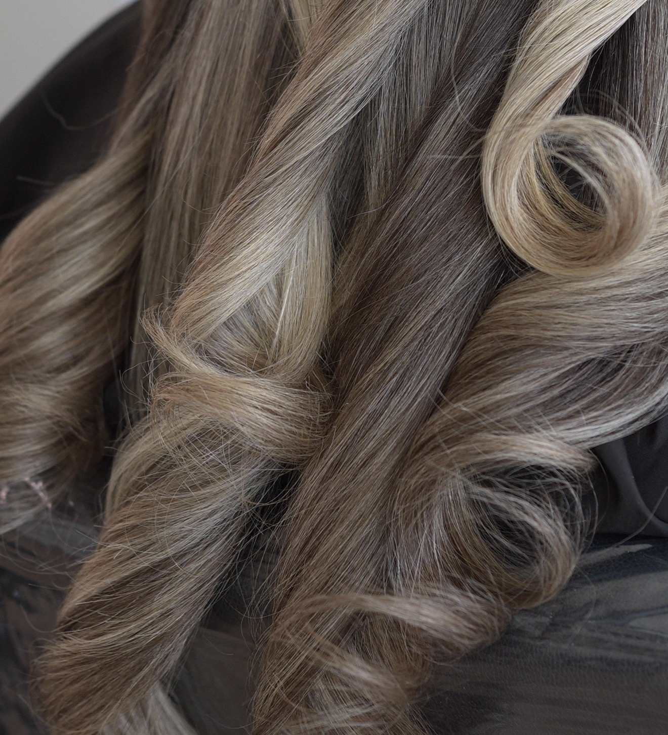 Balayage curls close-up — dimensie en glans